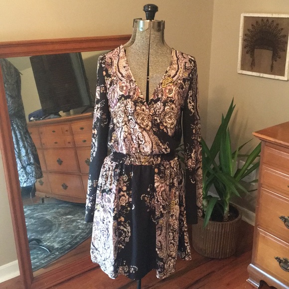 Long Sleeve Boho Pattern and Style Dress - Picture 1 of 7